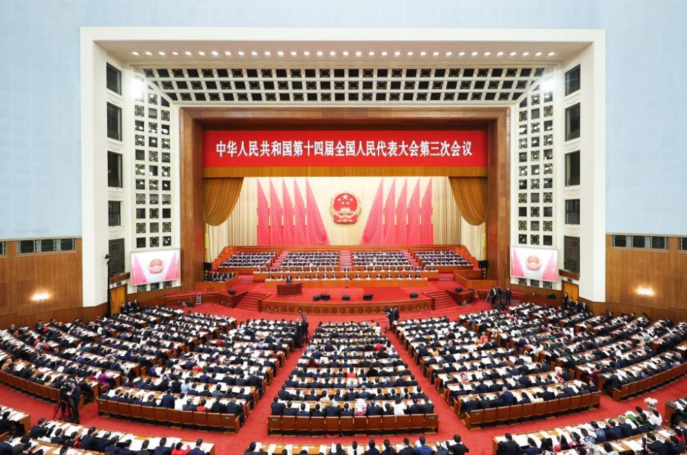DB旗舰官方股份党员观看第十四届全国人大三次会议开幕盛况